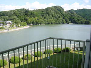 客室から見える亀山湖