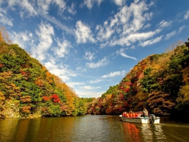 亀山湖の紅葉も終盤です