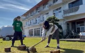お客様の動画：薪割り体験